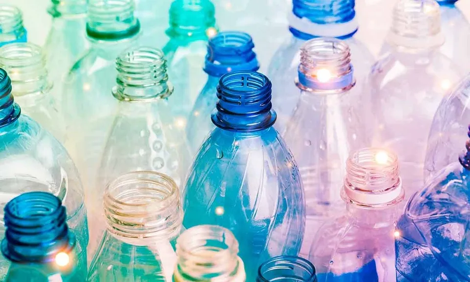 The new environmental taxation derived from the framework of the "European Strategy for Plastic in a Circular Economy".
The special tax on non-reusable plastic packings 